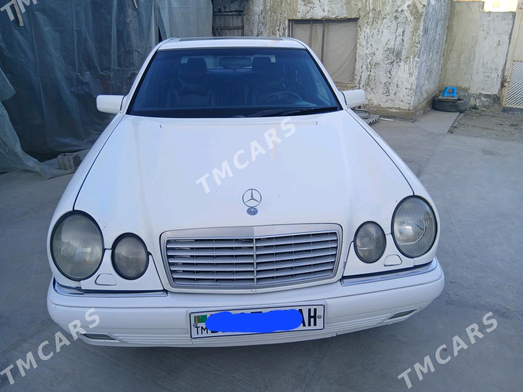 Mercedes-Benz E320 1996 - 70 000 TMT - Бахарден - img 6