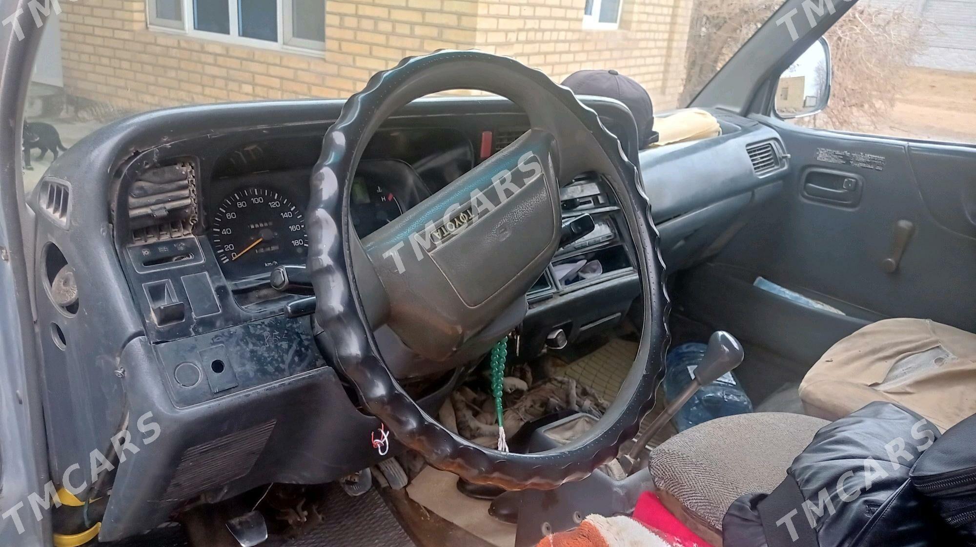 Toyota Hiace 1991 - 55 000 TMT - Мары - img 5