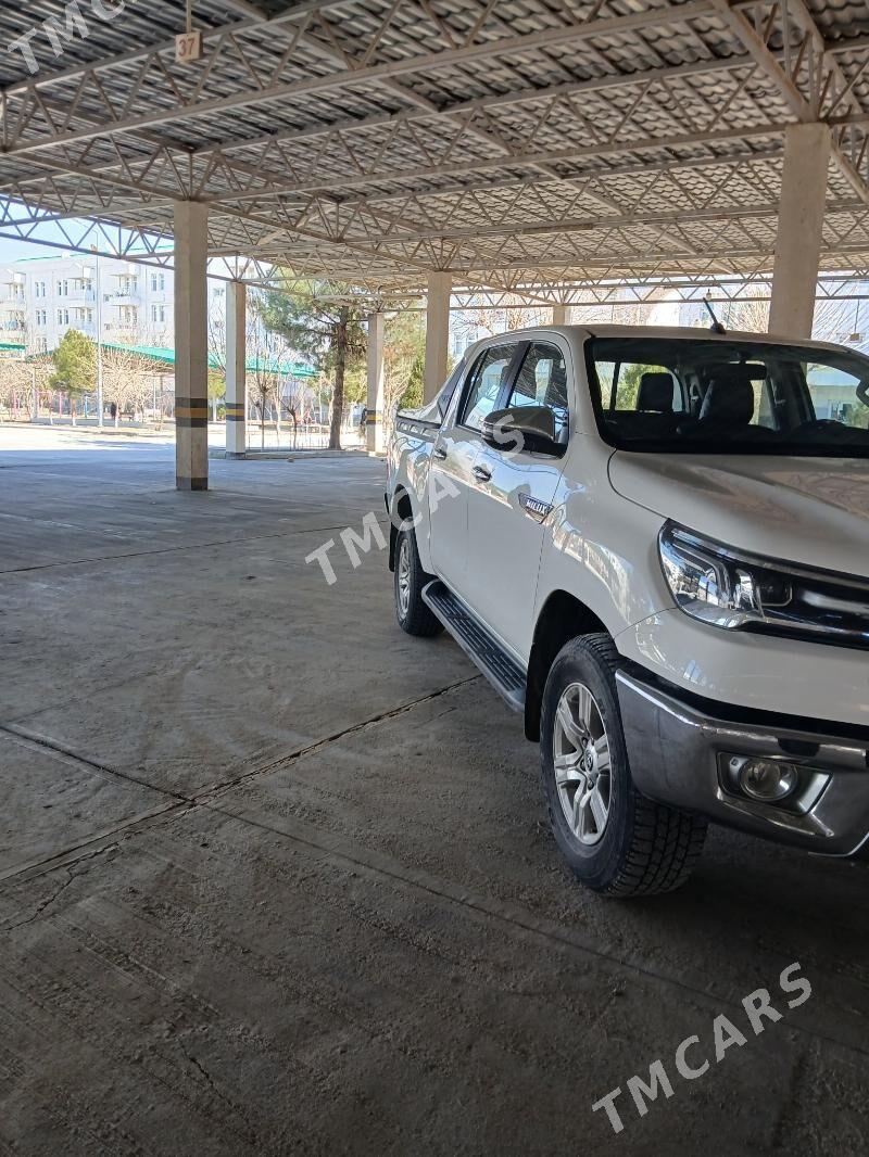 Toyota Hilux 2021 - 530 000 TMT - Ашхабад - img 5