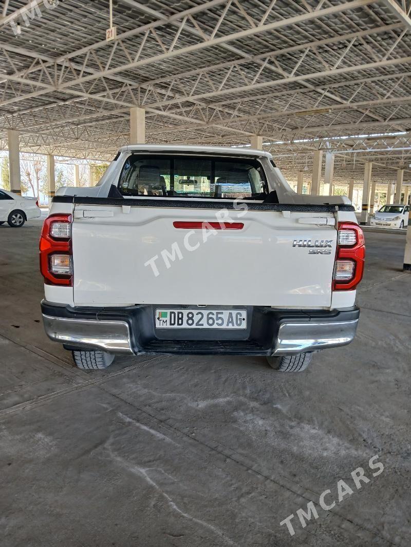 Toyota Hilux 2021 - 530 000 TMT - Ашхабад - img 4