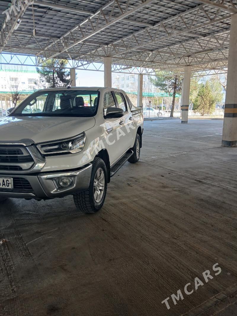 Toyota Hilux 2021 - 530 000 TMT - Ашхабад - img 2