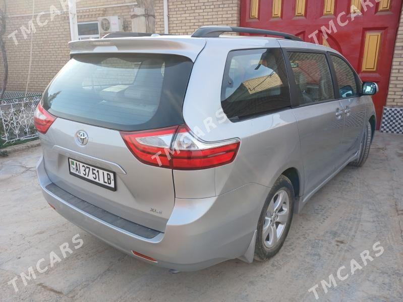 Toyota Sienna 2015 - 330 000 TMT - Türkmenabat - img 2