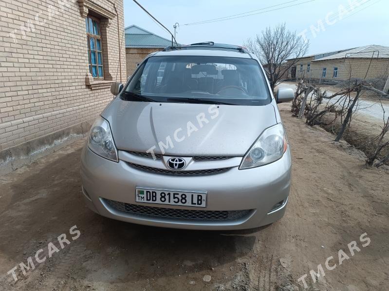 Toyota Sienna 2008 - 230 000 TMT - Фарап - img 4