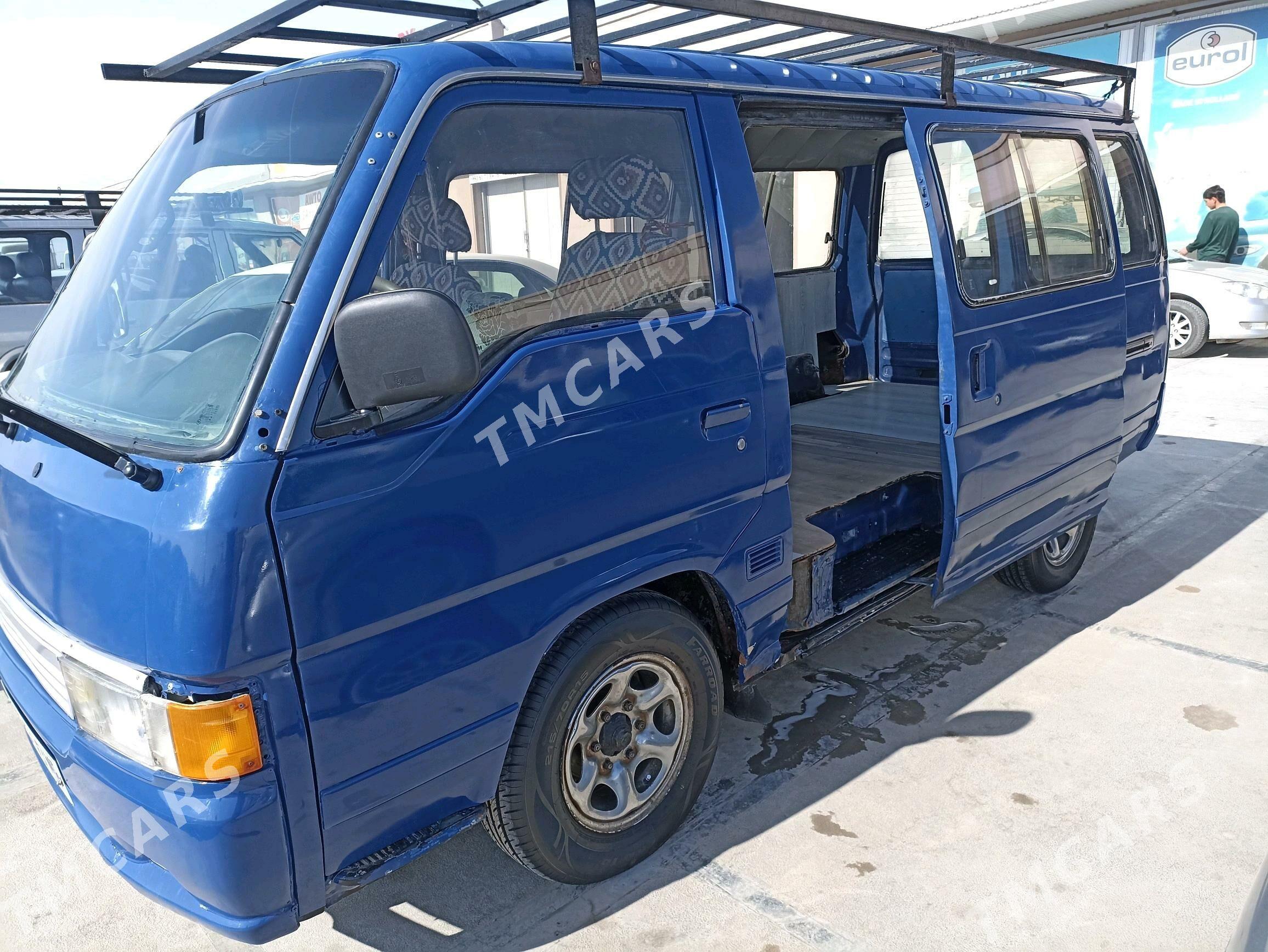 Nissan Urvan 1994 - 50 000 TMT - Байрамали - img 4