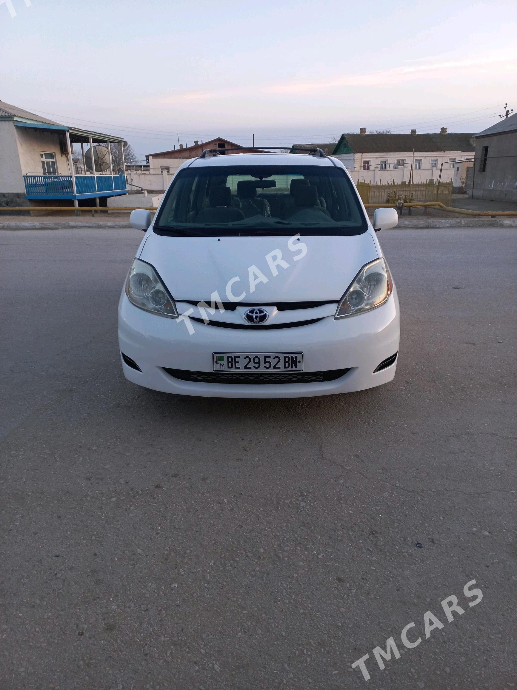 Toyota Sienna 2007 - 180 000 TMT - Эсенгулы - img 2