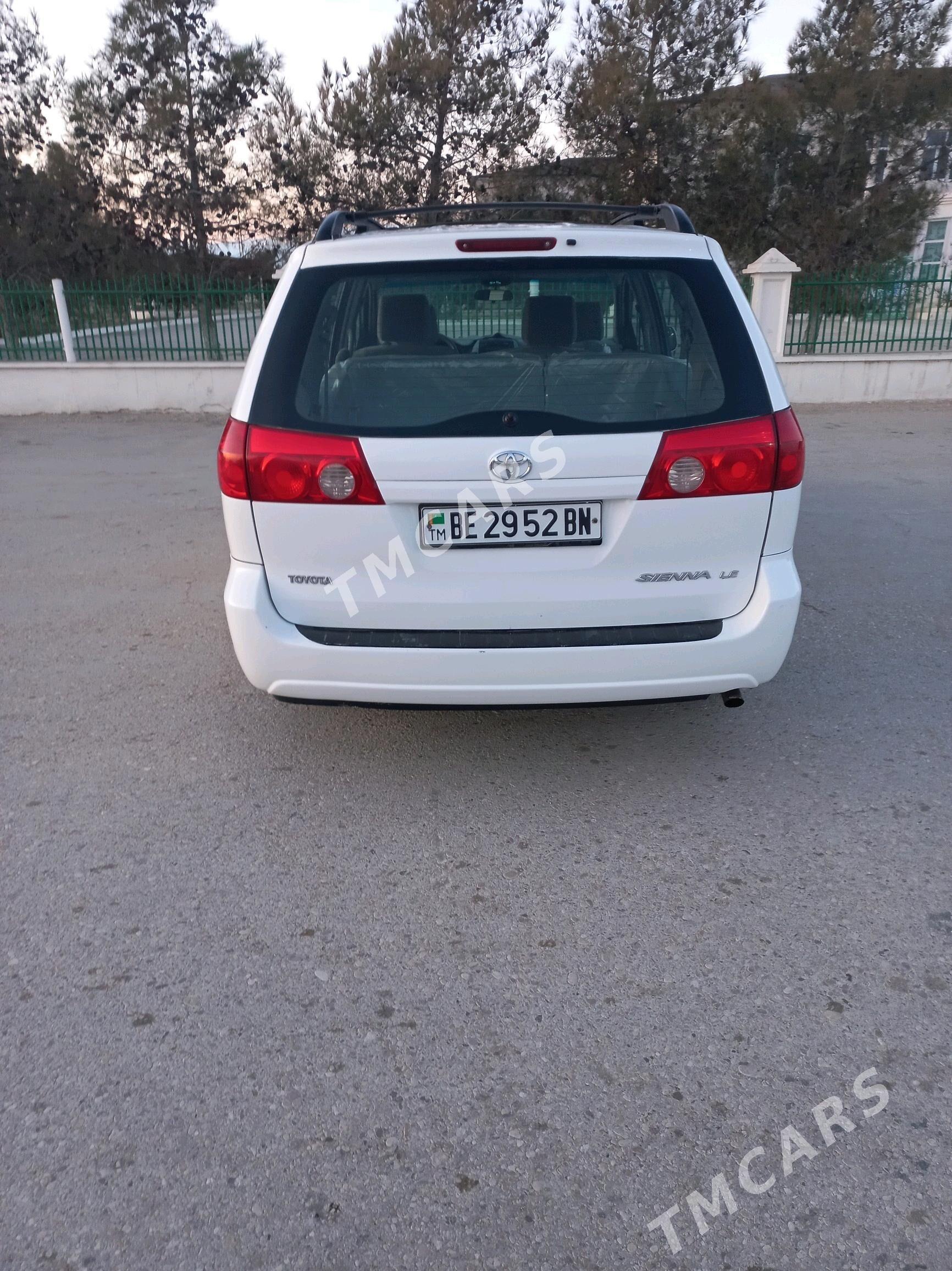 Toyota Sienna 2007 - 180 000 TMT - Эсенгулы - img 3