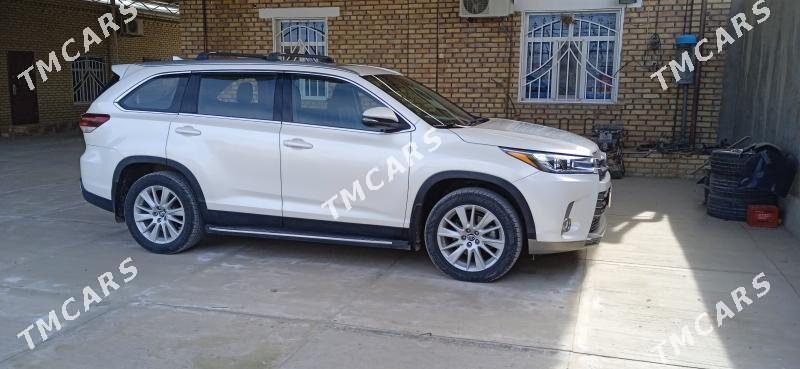 Toyota Highlander 2019 - 600 000 TMT - 30 mkr - img 4