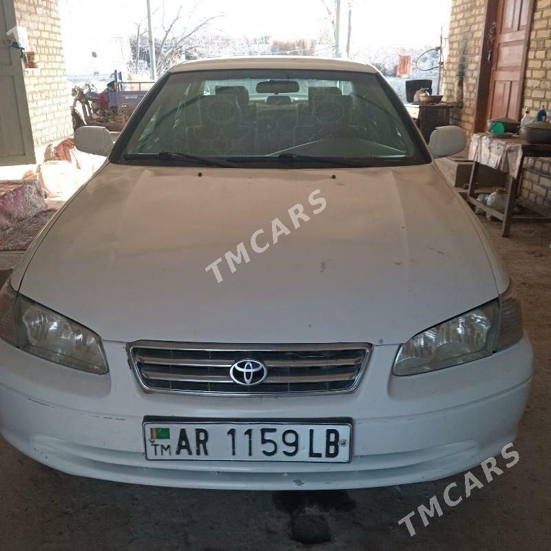 Toyota Camry 2000 - 137 000 TMT - Саят - img 4