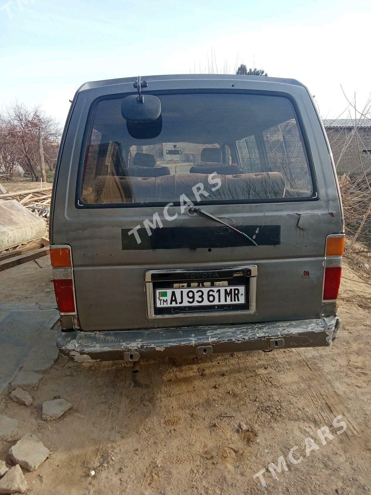 Toyota Hiace 1989 - 32 000 TMT - Мары - img 4