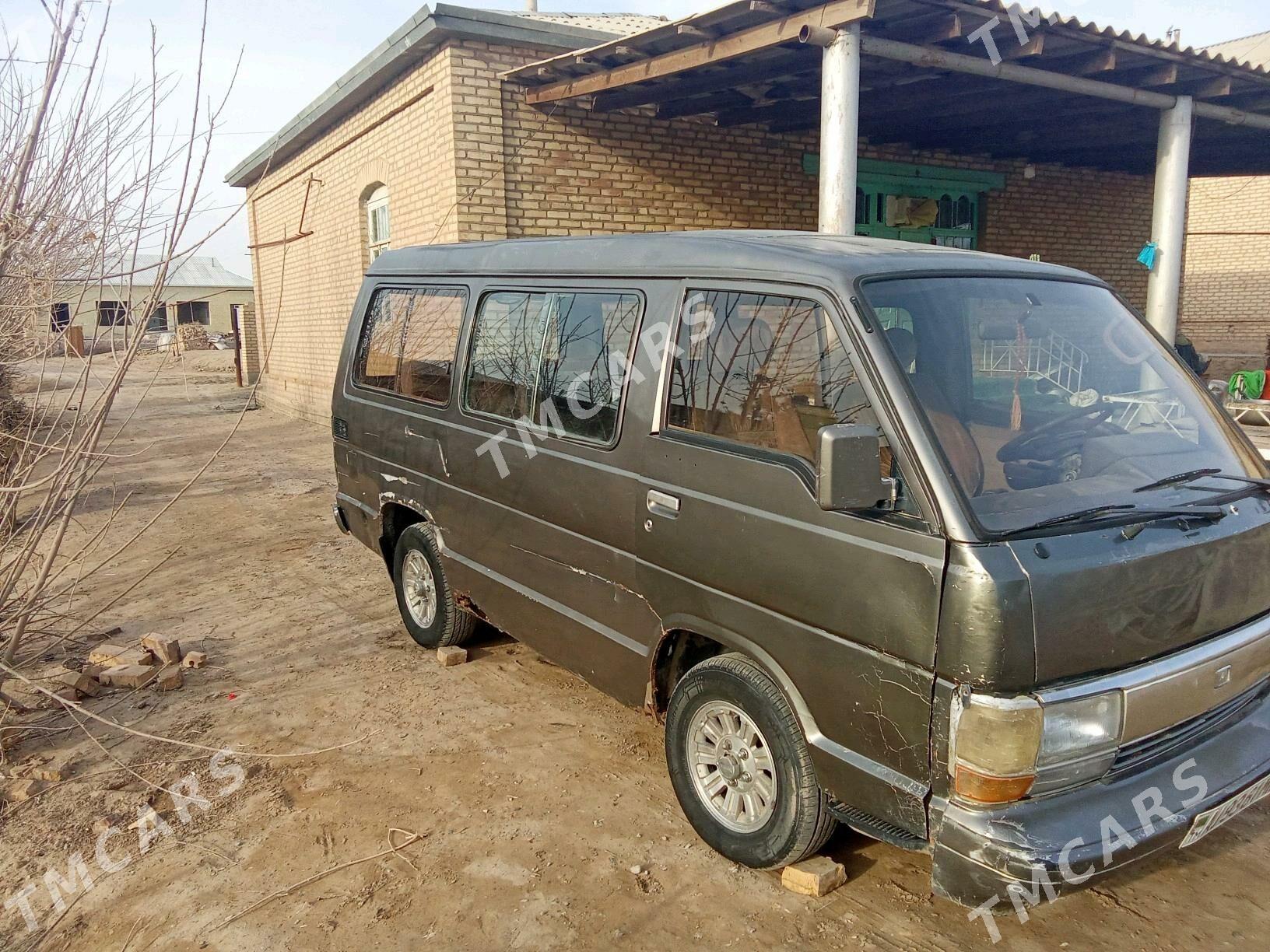 Toyota Hiace 1989 - 32 000 TMT - Мары - img 3