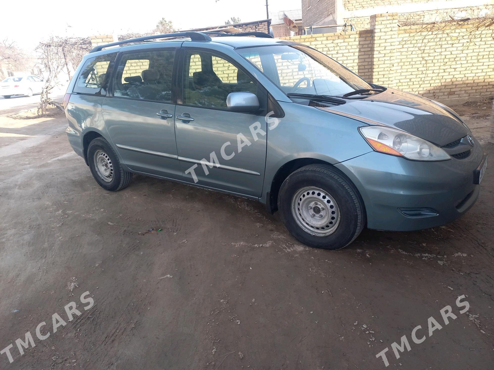 Toyota Sienna 2005 - 150 000 TMT - Saýat - img 5