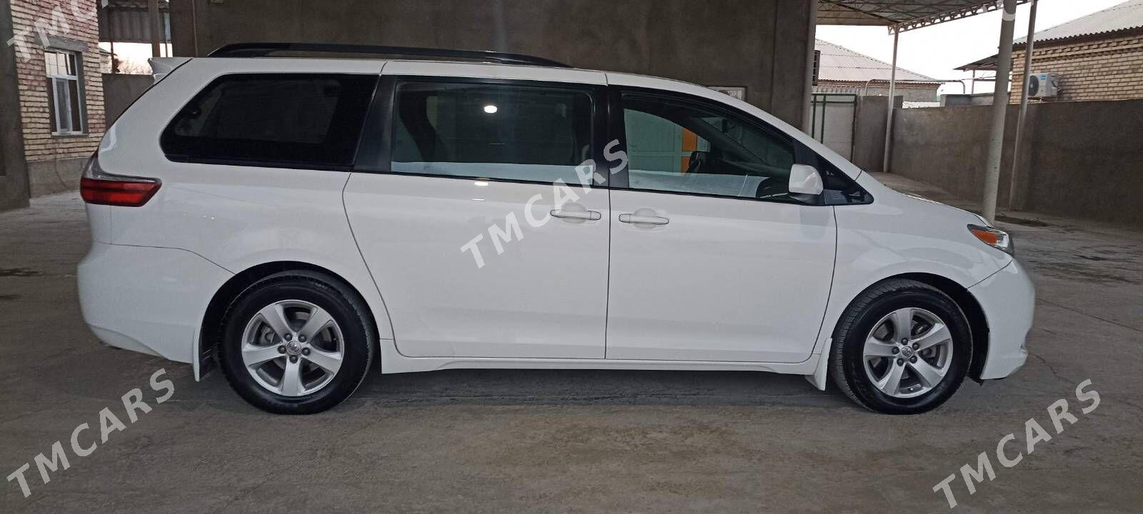 Toyota Sienna 2015 - 345 000 TMT - Aşgabat - img 4