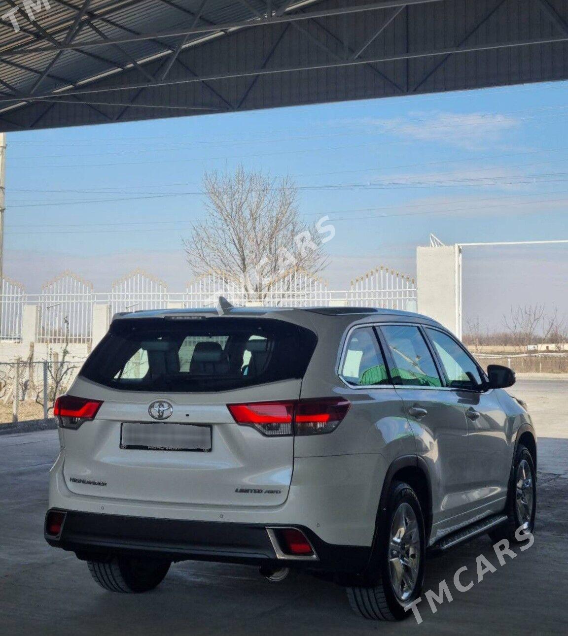 Toyota Highlander 2018 - 520 000 TMT - Aşgabat - img 2