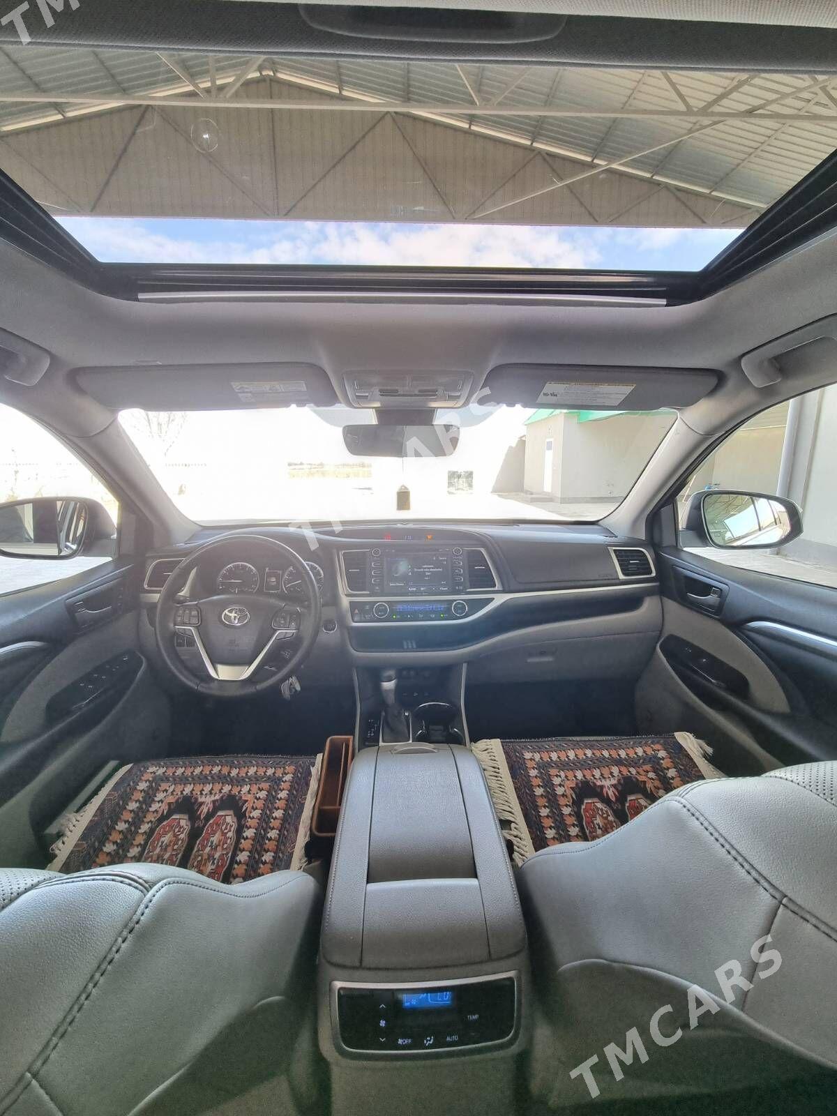 Toyota Highlander 2018 - 520 000 TMT - Aşgabat - img 3