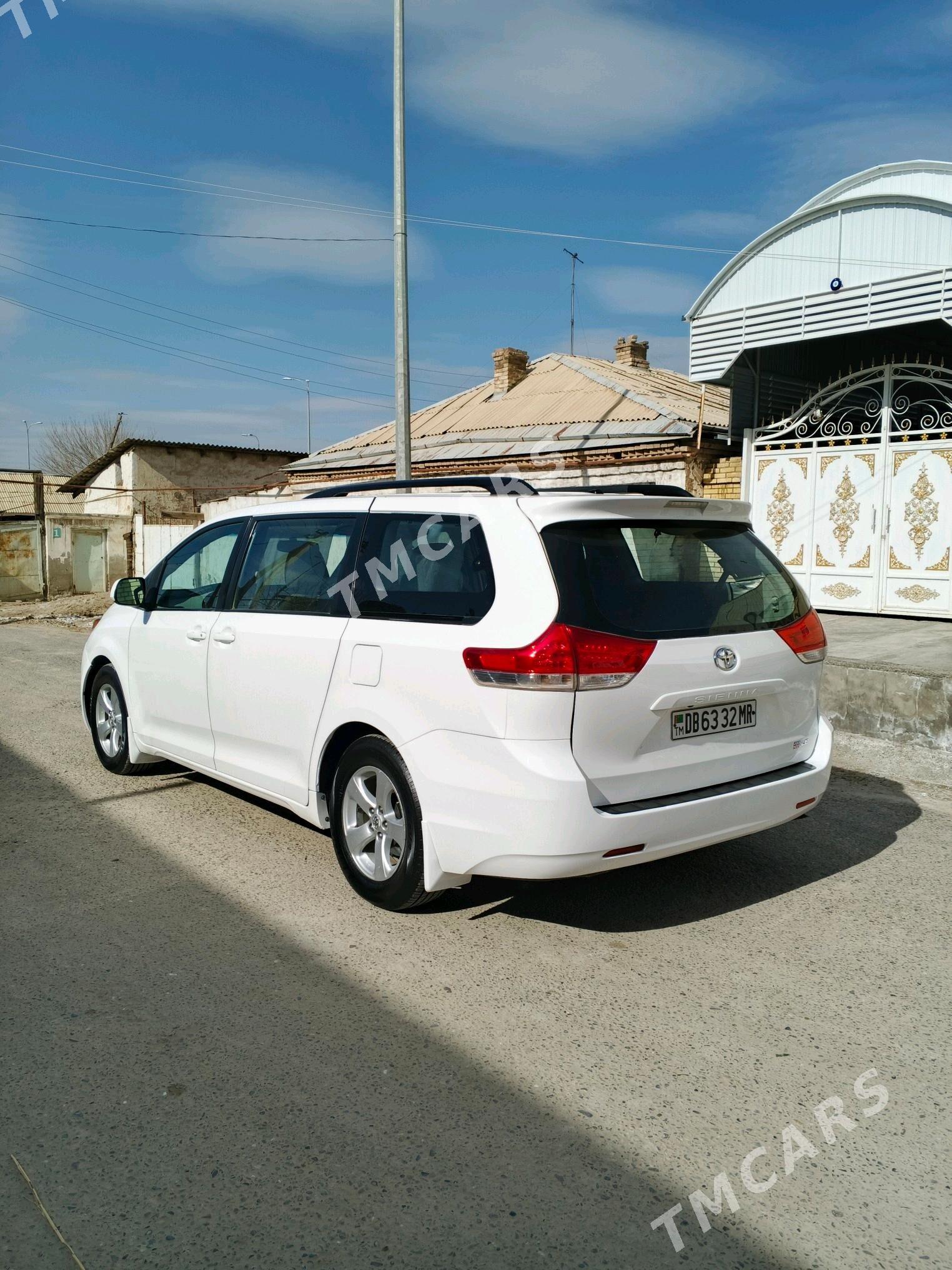 Toyota Sienna 2011 - 270 000 TMT - Мары - img 2