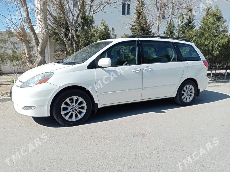 Toyota Sienna 2004 - 210 000 TMT - Туркменбаши - img 5