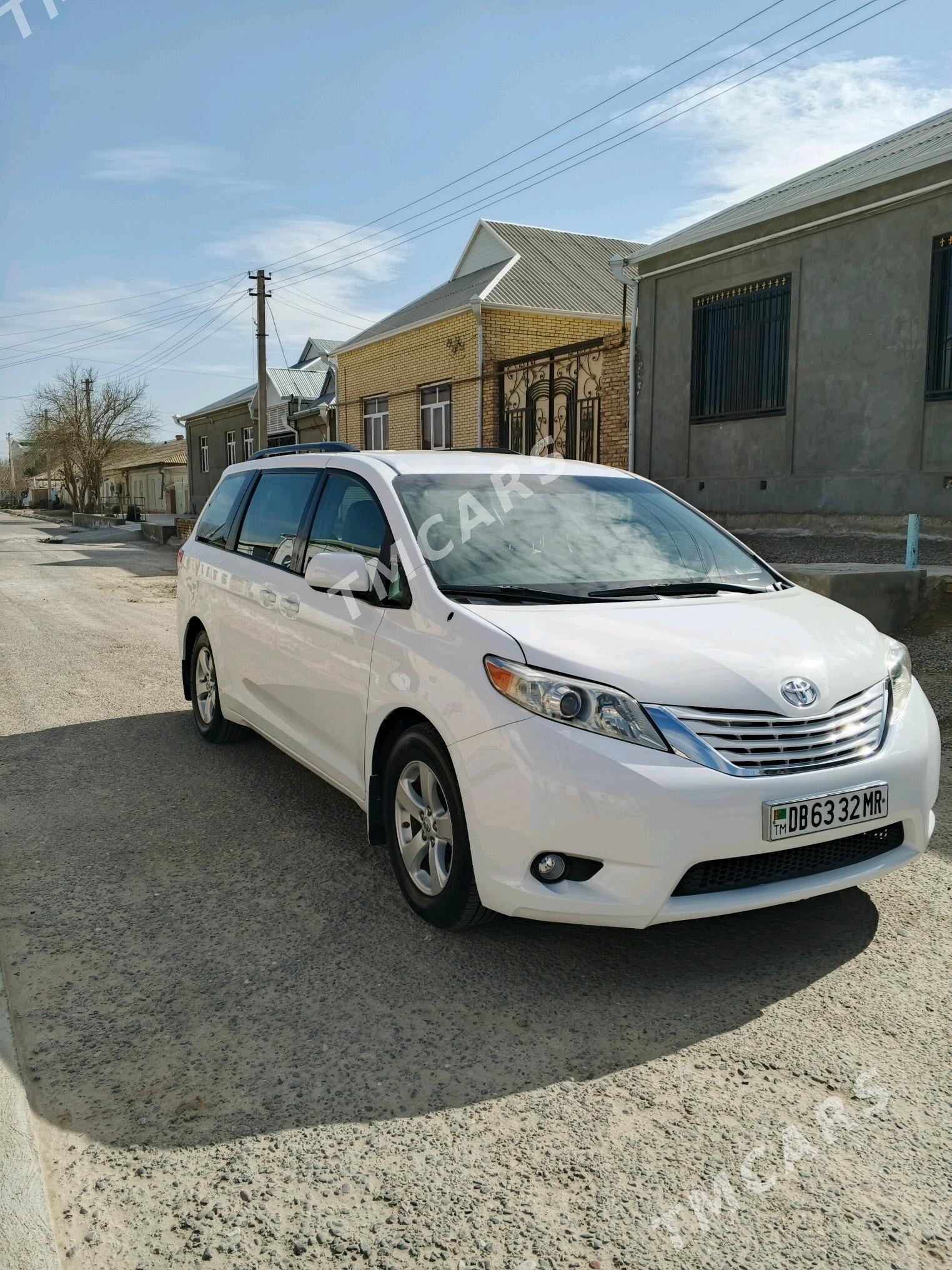 Toyota Sienna 2011 - 270 000 TMT - Мары - img 3