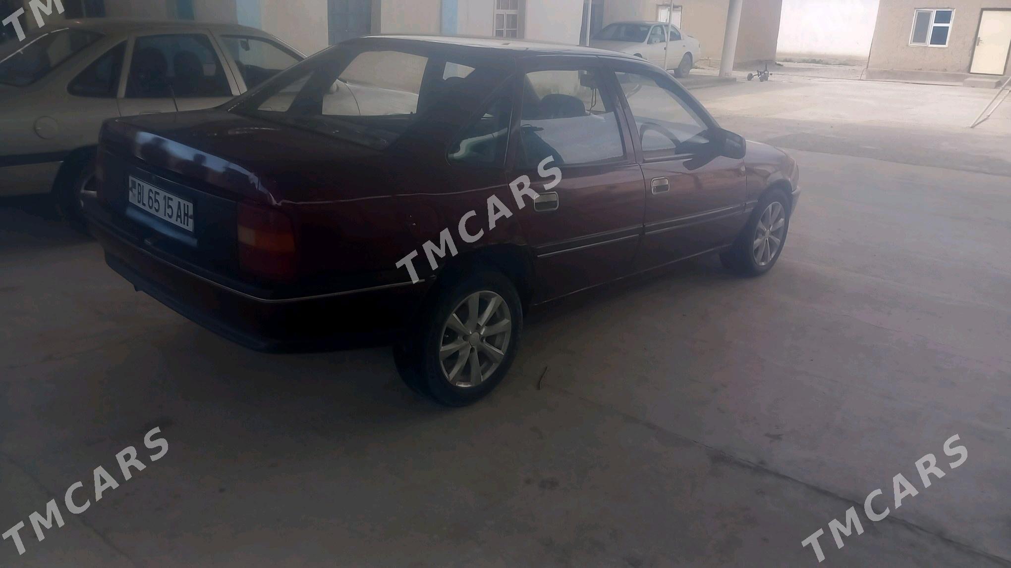 Opel Vectra 1990 - 32 000 TMT - Бахарден - img 5