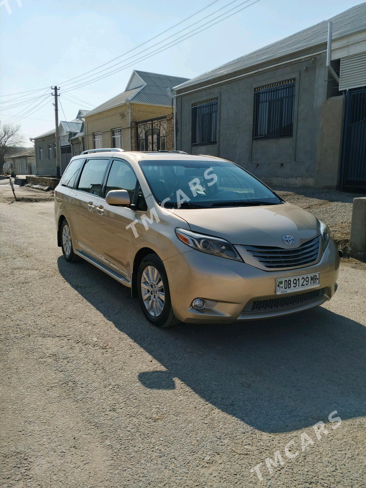 Toyota Sienna 2011 - 285 000 TMT - Мары - img 2