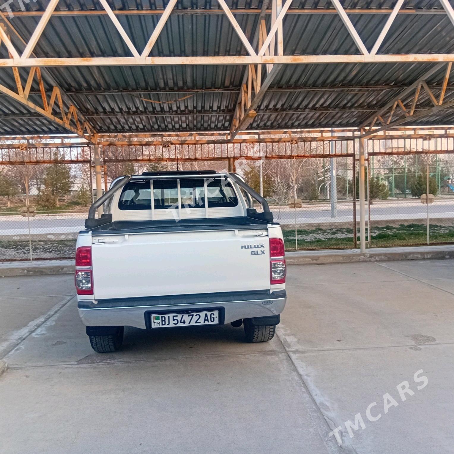 Toyota Hilux 2015 - 400 000 TMT - "Altyn Asyr" Gündogar bazary (Jygyllyk) - img 2