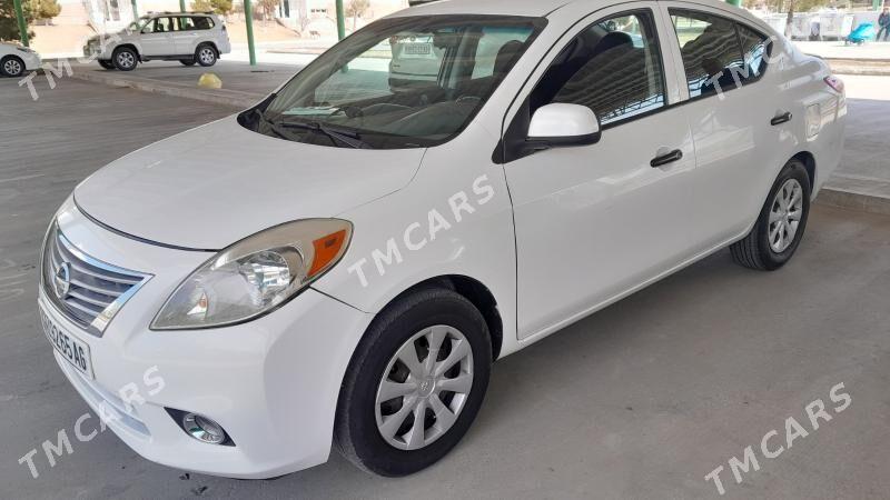 Nissan Versa 2011 - 100 000 TMT - Кëши - img 2