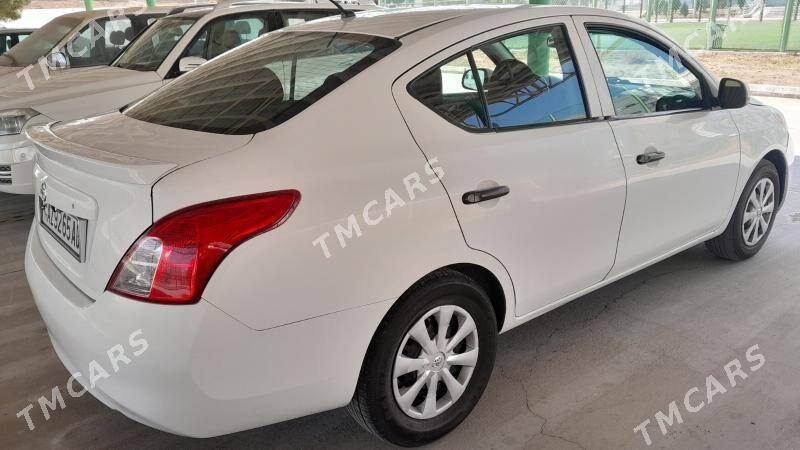 Nissan Versa 2011 - 100 000 TMT - Кëши - img 4