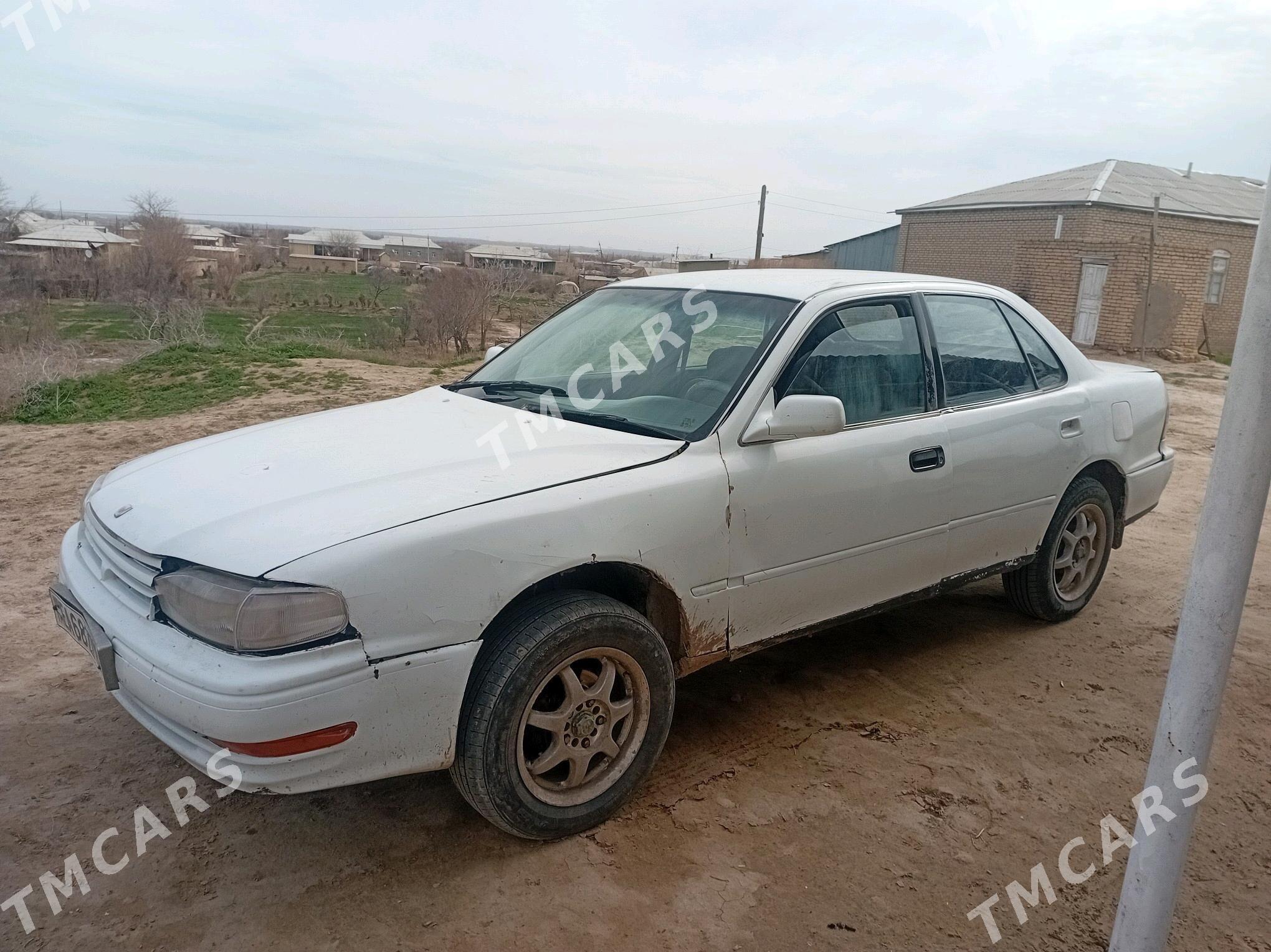 Toyota Camry 1991 - 30 000 TMT - Ýolöten - img 2