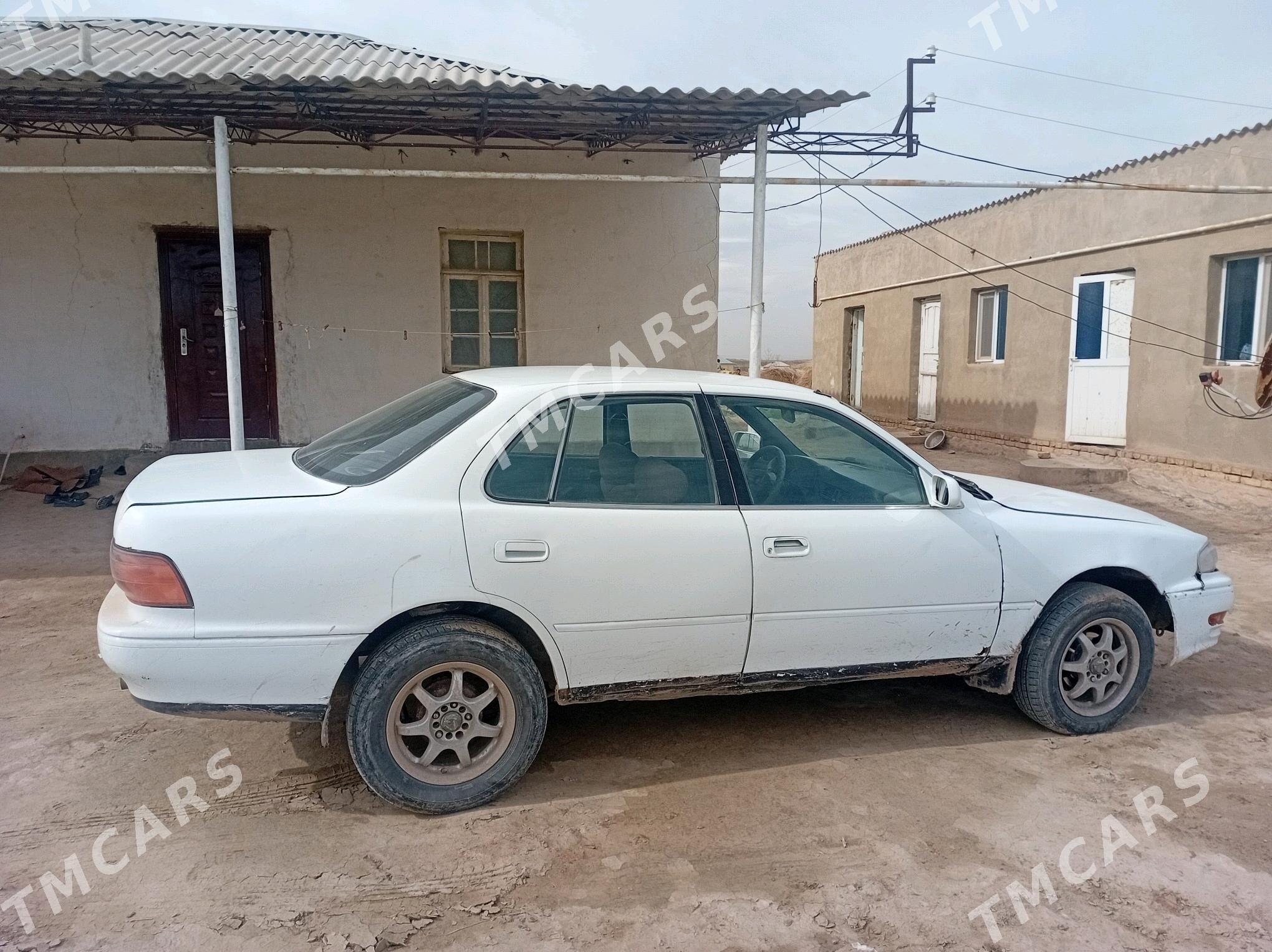 Toyota Camry 1991 - 30 000 TMT - Ýolöten - img 4