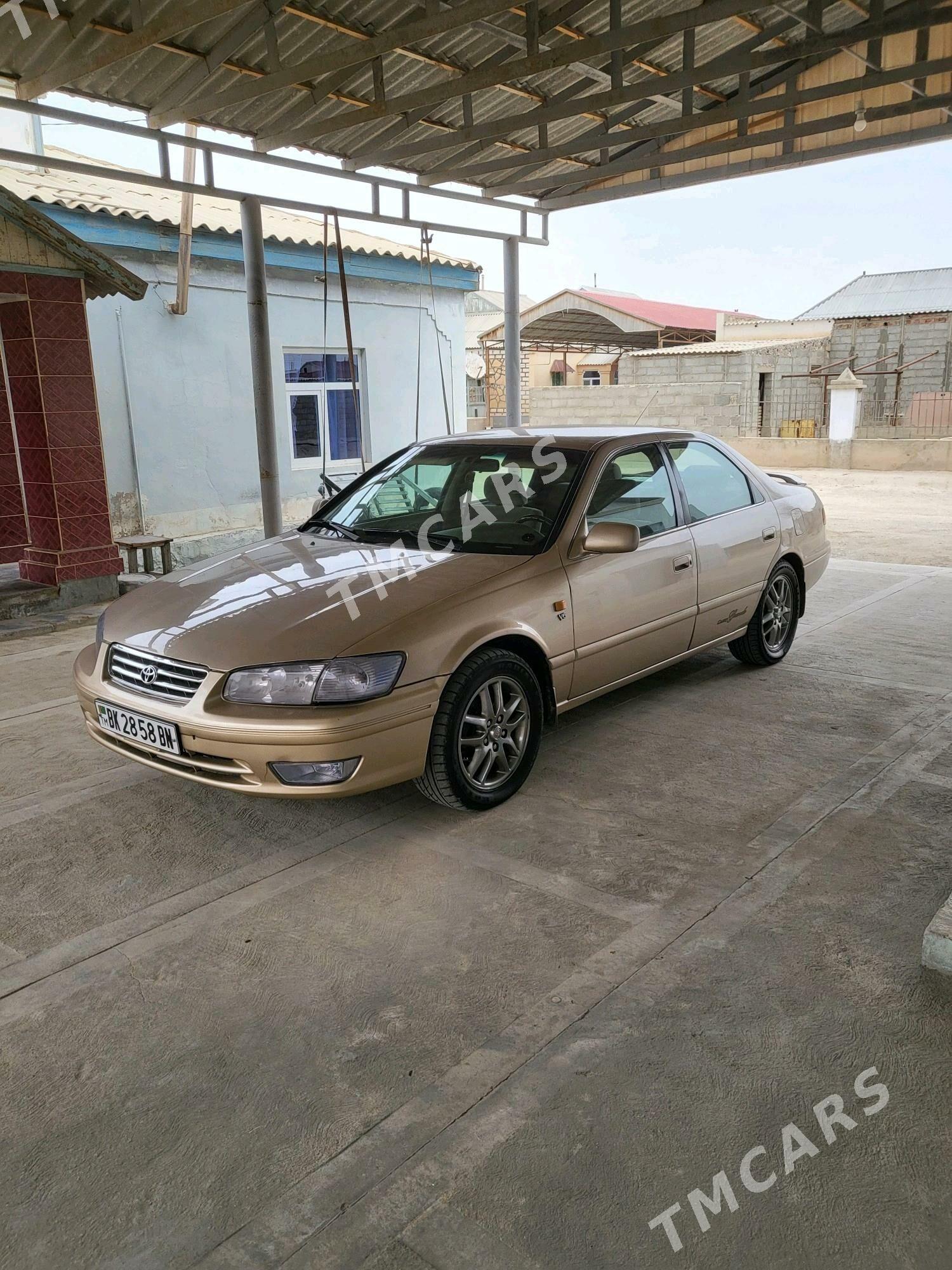 Toyota Camry 1998 - 125 000 TMT - Гумдаг - img 3