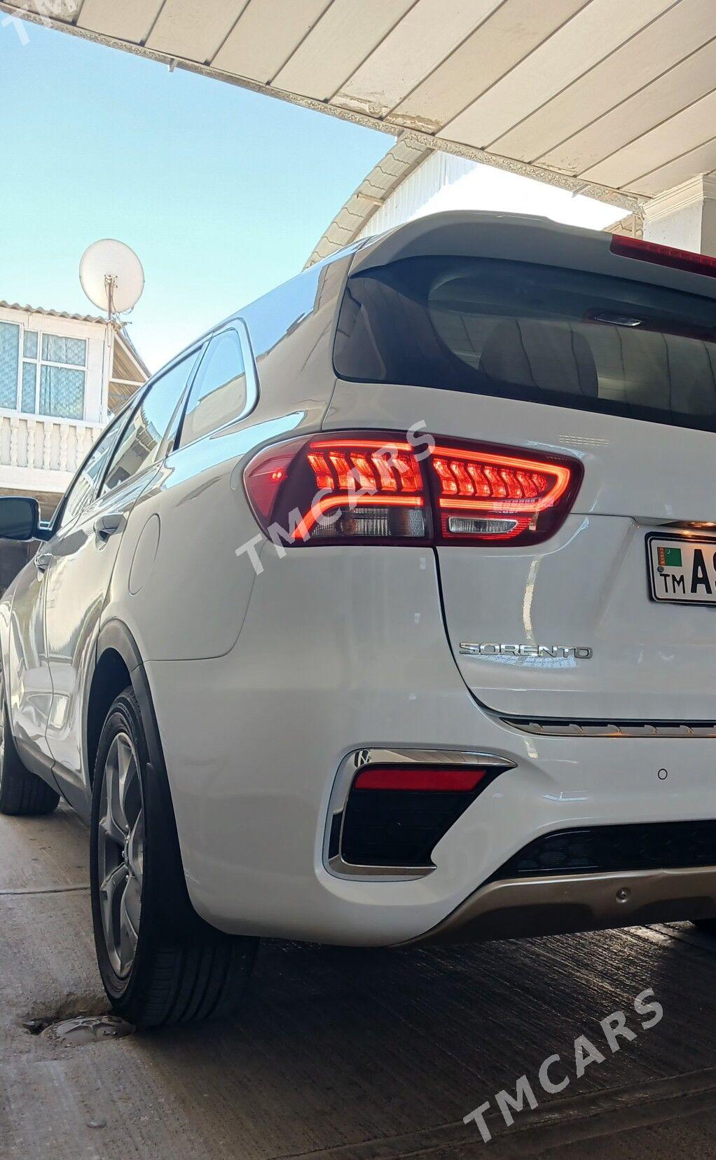 Kia Sorento 2018 - 330 000 TMT - Бедев - img 8