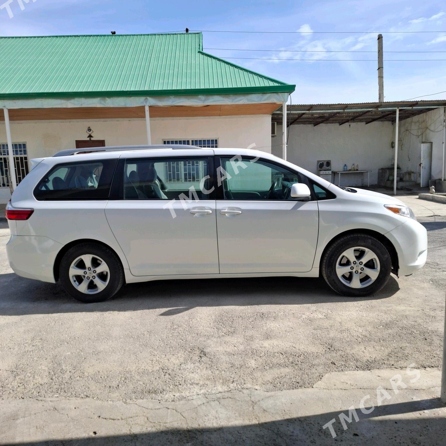 Toyota Sienna 2015 - 290 000 TMT - Gökdepe - img 4