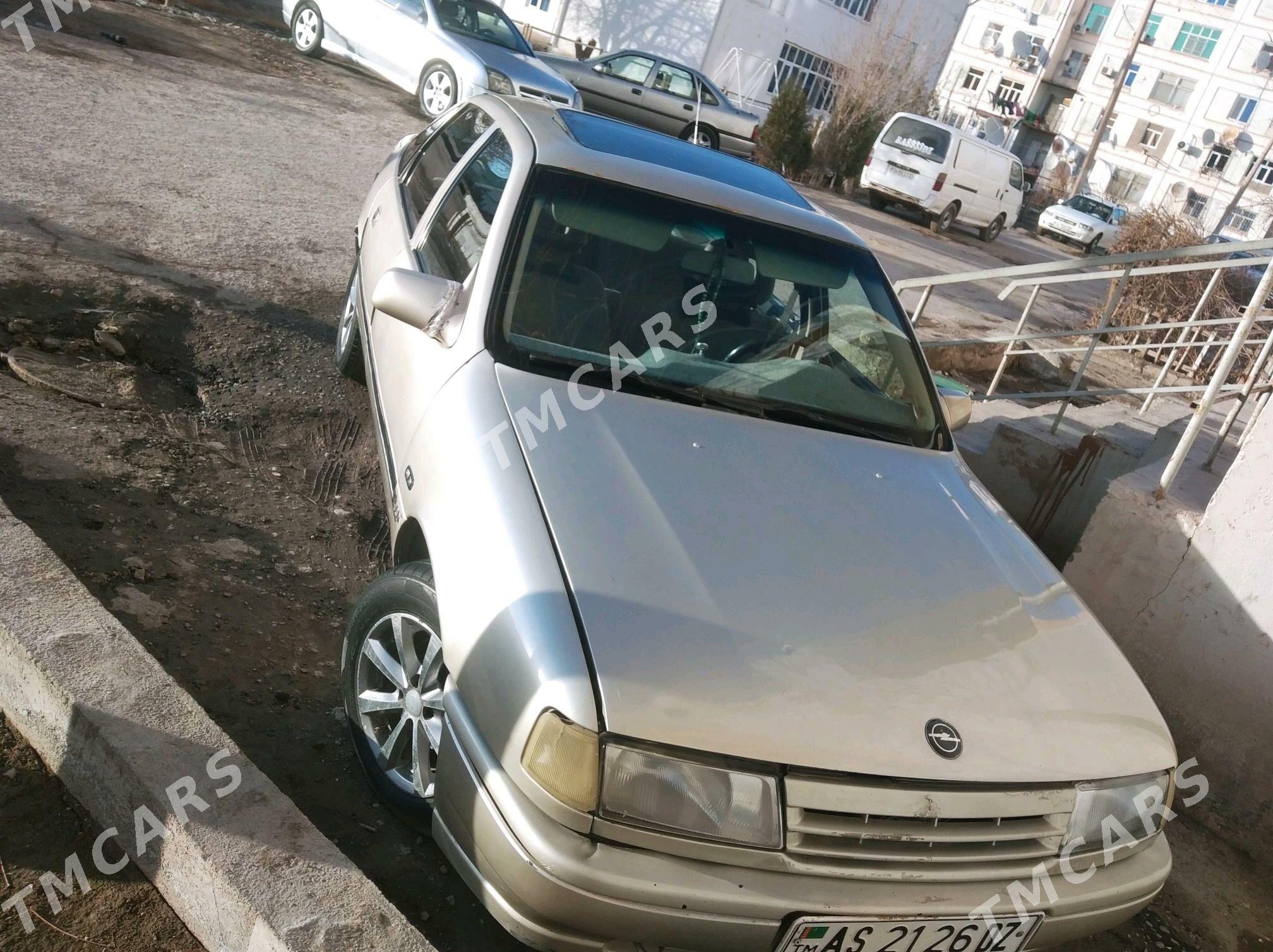 Opel Vectra 1990 - 125 000 TMT - Дашогуз - img 4