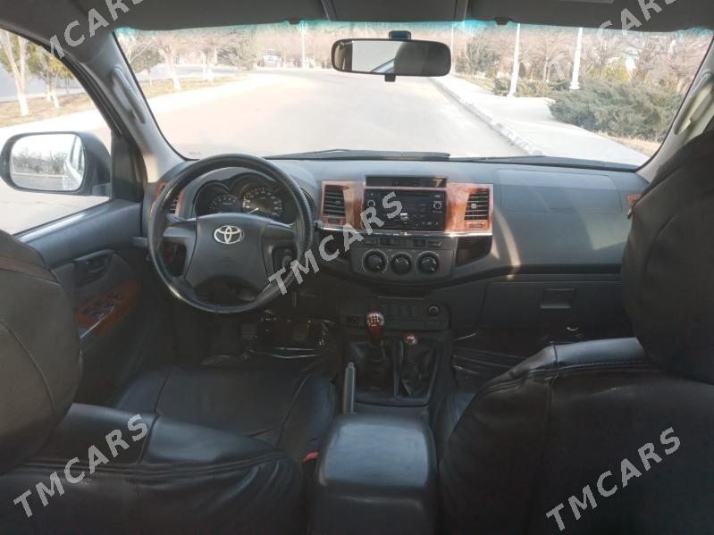 Toyota Hilux 2013 - 330 000 TMT - Туркменбаши - img 2