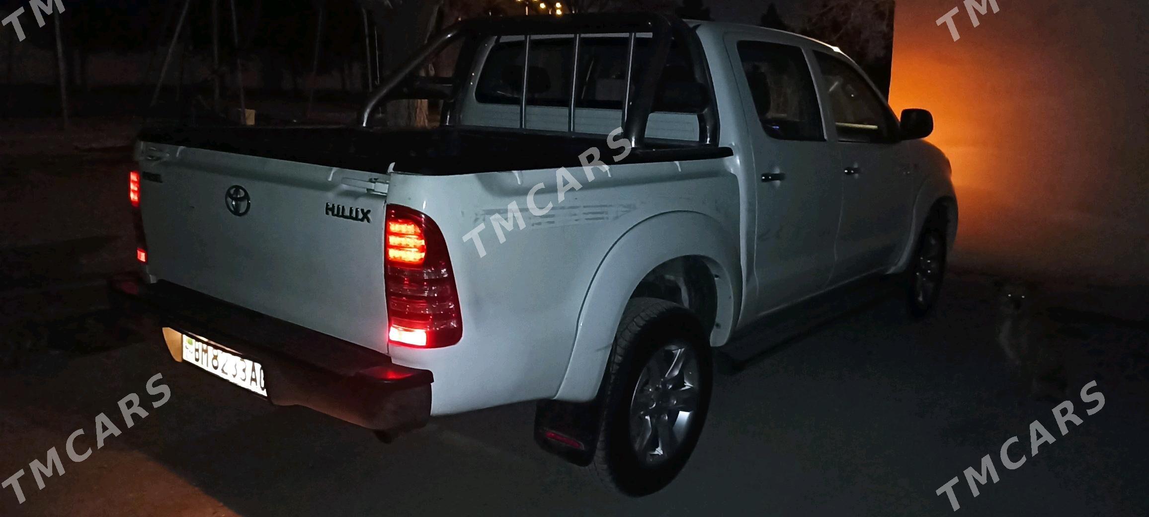 Toyota Hilux 2010 - 250 000 TMT - Ашхабад - img 3