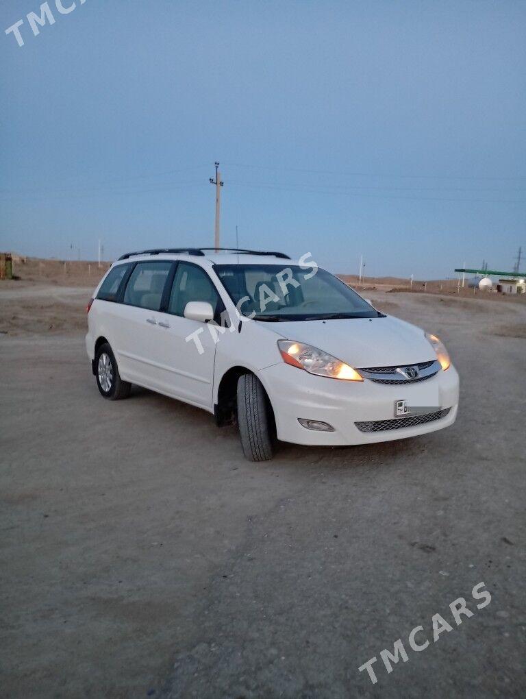 Toyota Sienna 2008 - 220 000 TMT - Эсенгулы - img 2