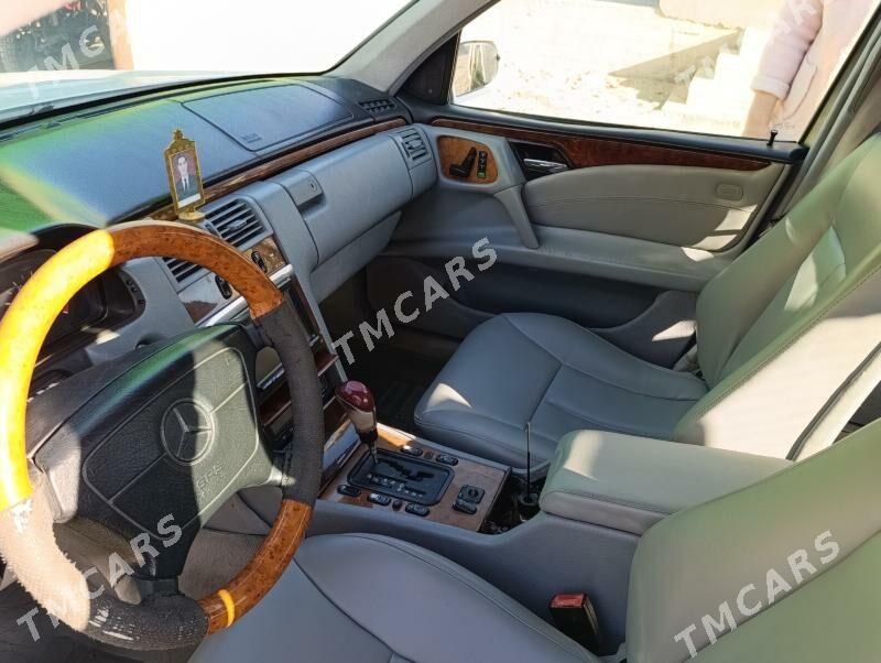 Mercedes-Benz E320 1999 - 90 000 TMT - Гумдаг - img 3