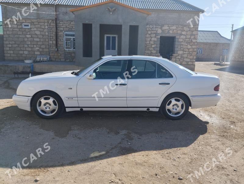 Mercedes-Benz E320 1999 - 90 000 TMT - Гумдаг - img 2