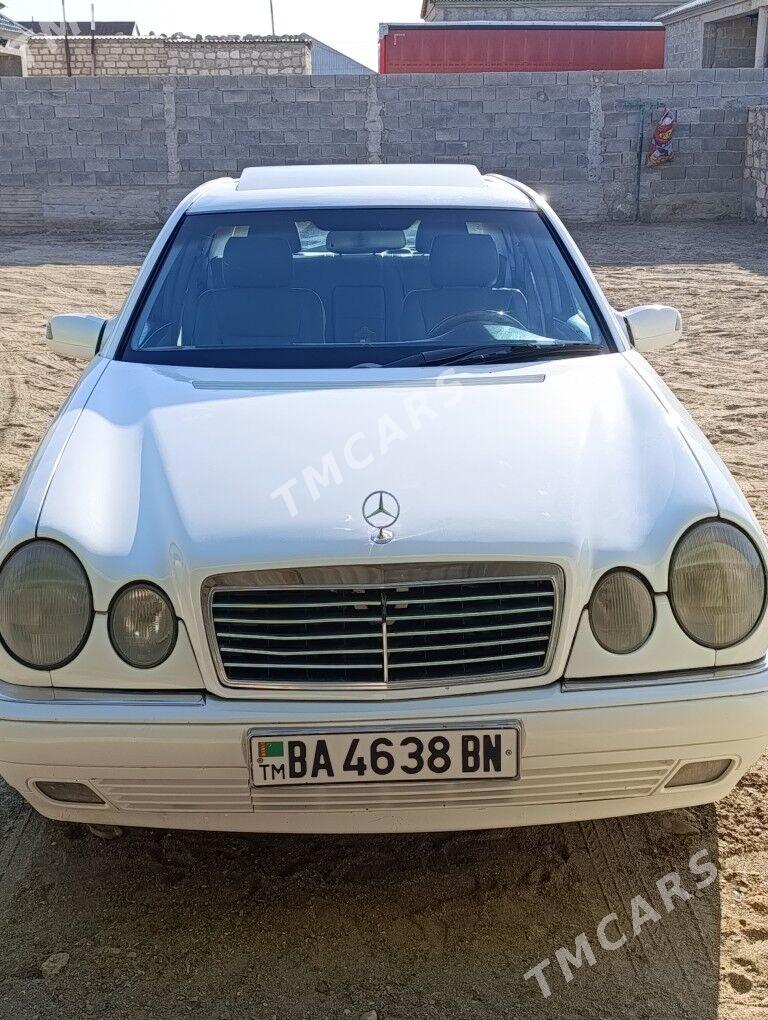 Mercedes-Benz E320 1999 - 90 000 TMT - Гумдаг - img 6