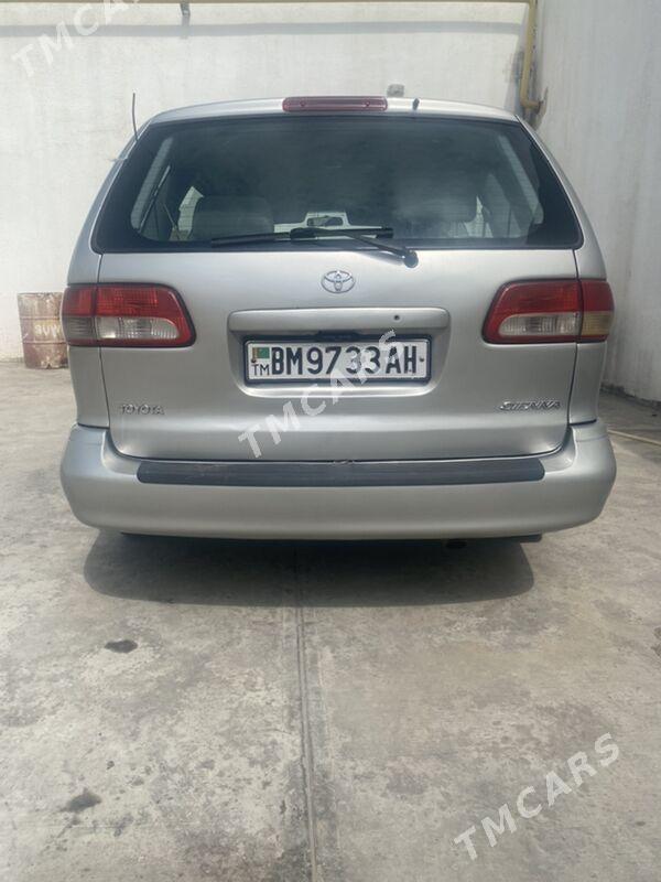 Toyota Sienna 2002 - 130 000 TMT - Ак-Бугдайский этрап - img 2