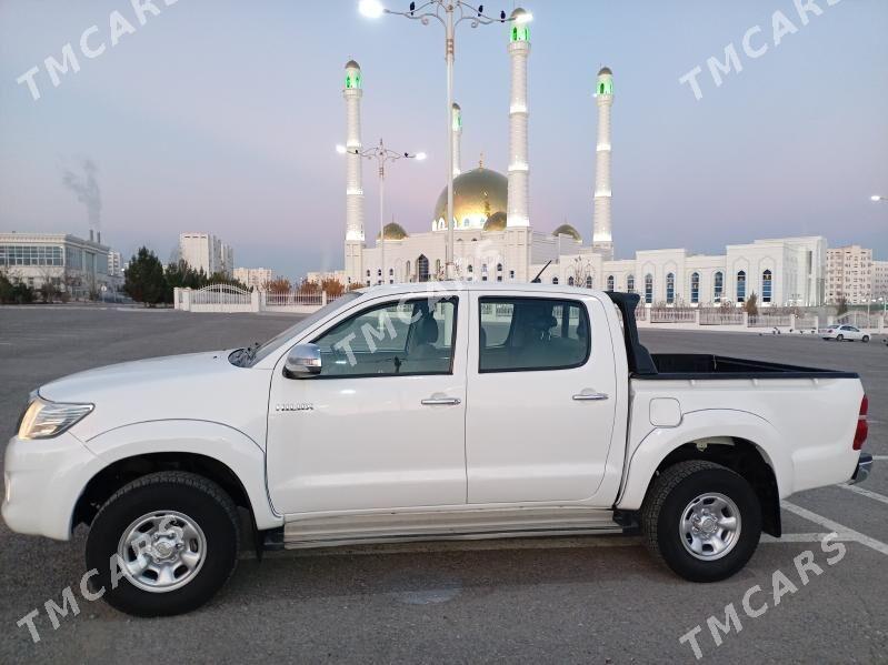 Toyota Hilux 2015 - 370 000 TMT - Ашхабад - img 3