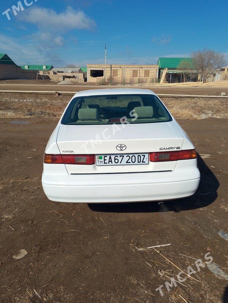 Toyota Camry 1999 - 120 000 TMT - Кёнеургенч - img 2