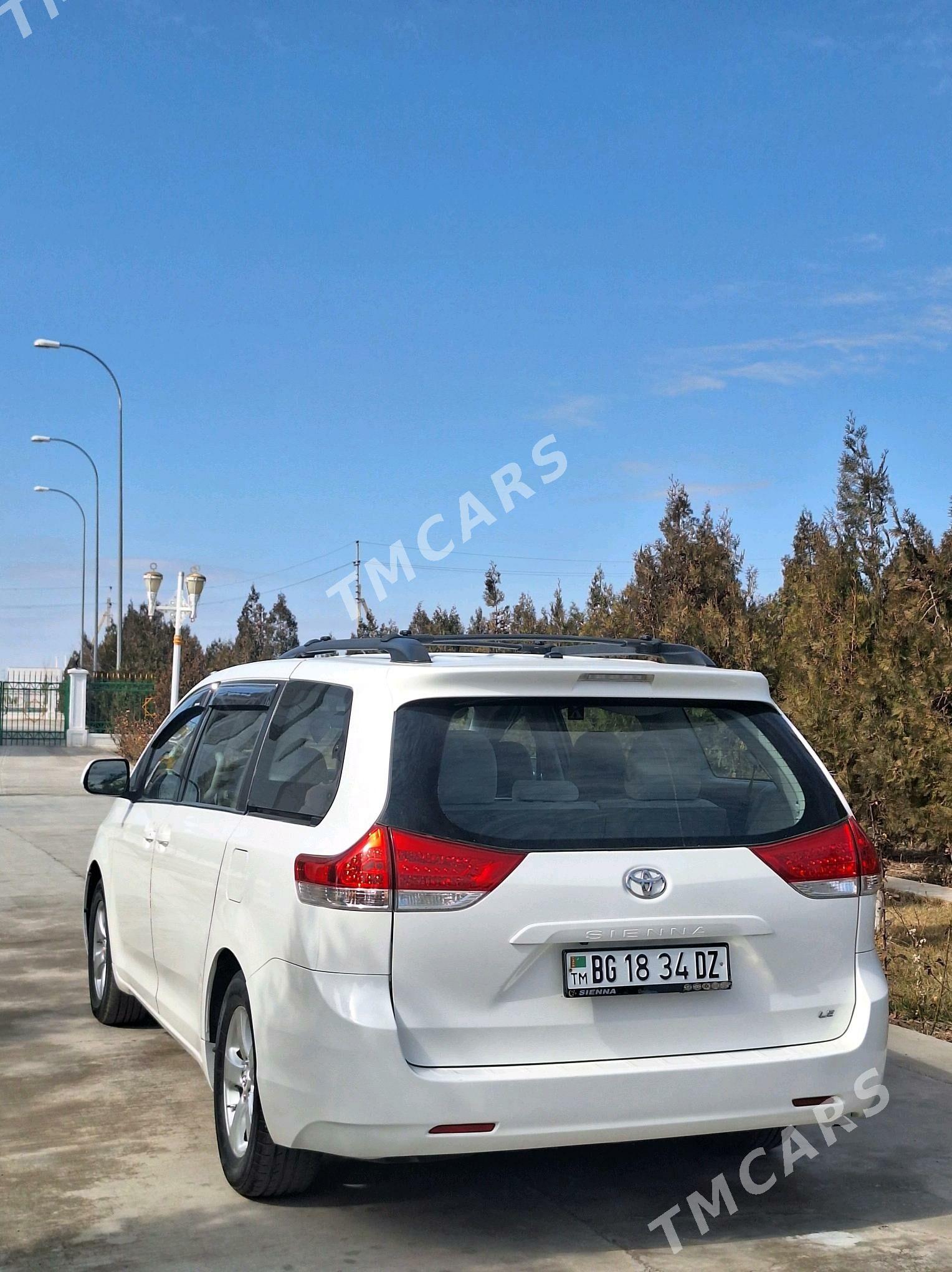 Toyota Sienna 2011 - 270 000 TMT - Дашогуз - img 8