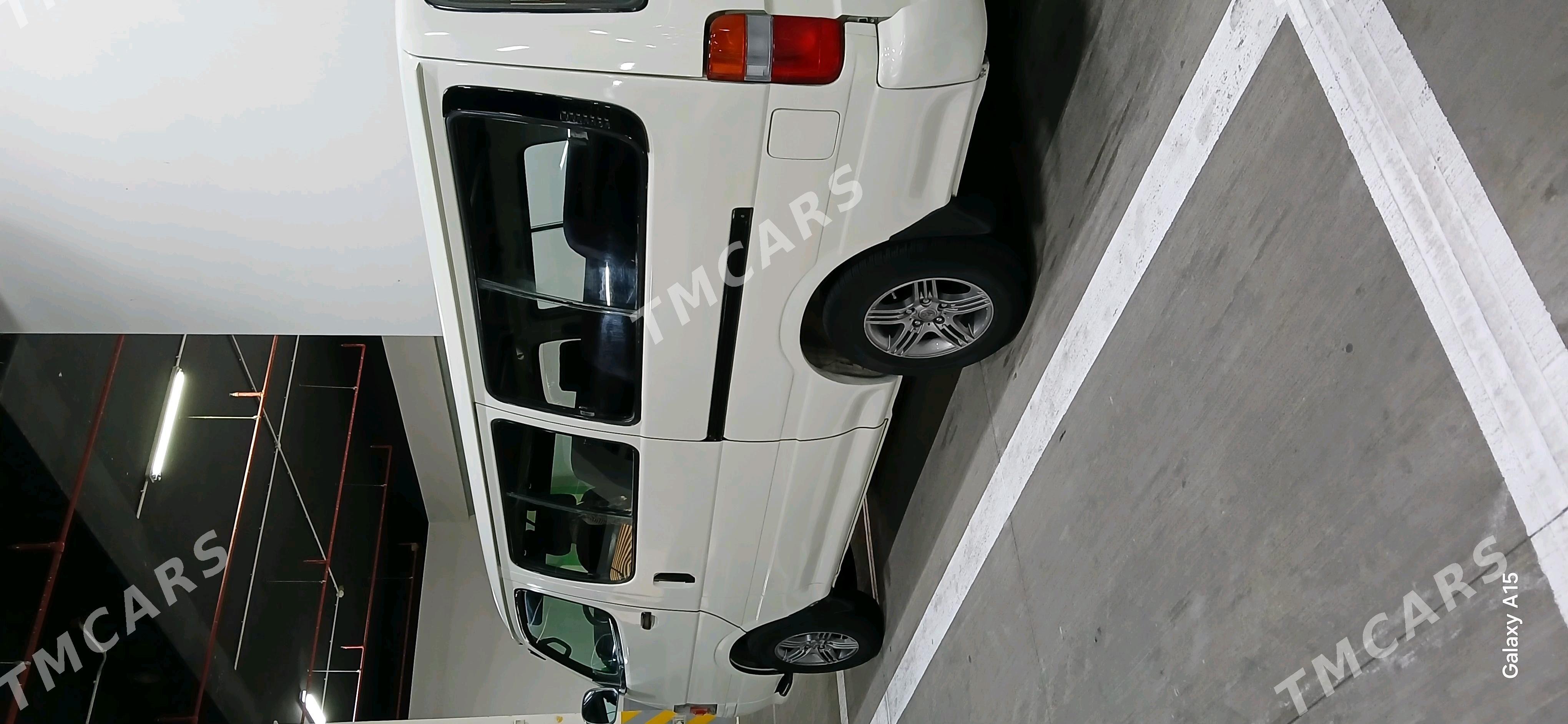 Toyota Hiace 2003 - 120 000 TMT - Büzmeýin - img 5