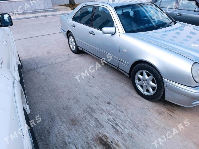 Mercedes-Benz E320 1998 - 85 000 TMT - Türkmenbaşy - img 4