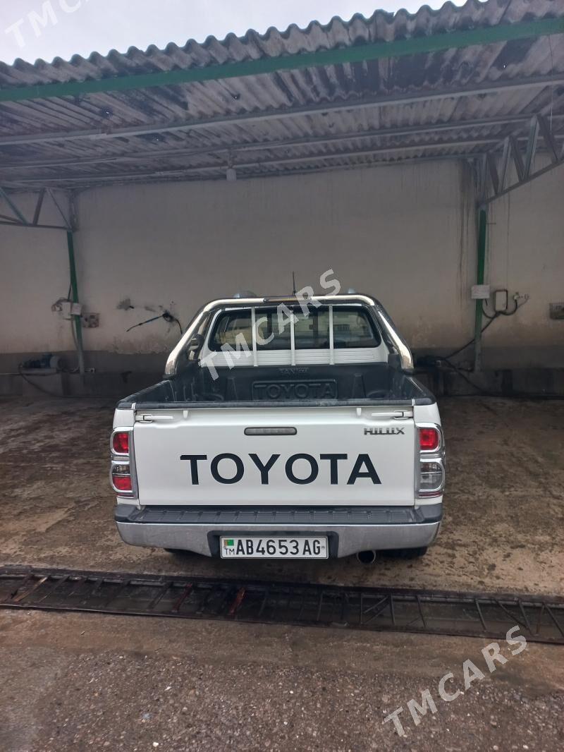 Toyota Hilux 2013 - 395 000 TMT - Aşgabat - img 3