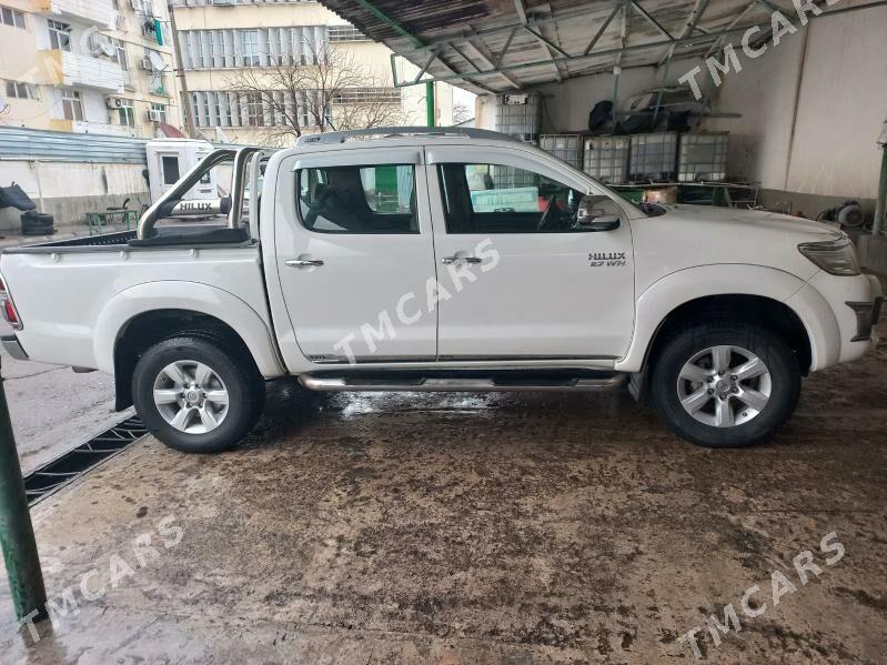 Toyota Hilux 2013 - 395 000 TMT - Aşgabat - img 2