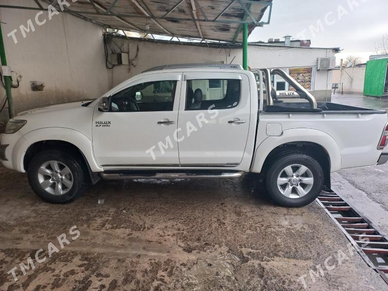 Toyota Hilux 2013 - 395 000 TMT - Aşgabat - img 4