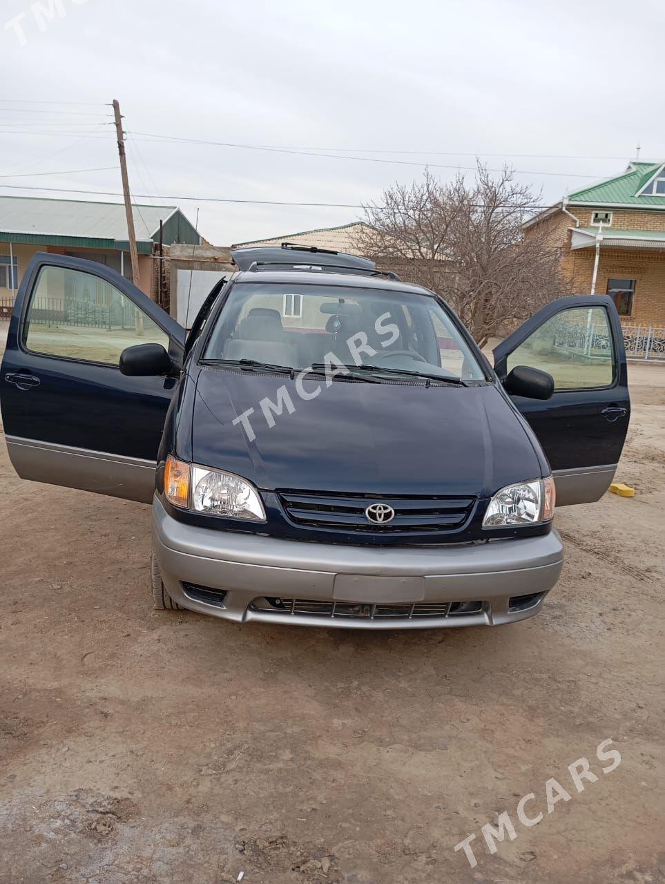 Toyota Sienna 2002 - 180 000 TMT - Çärjew - img 7