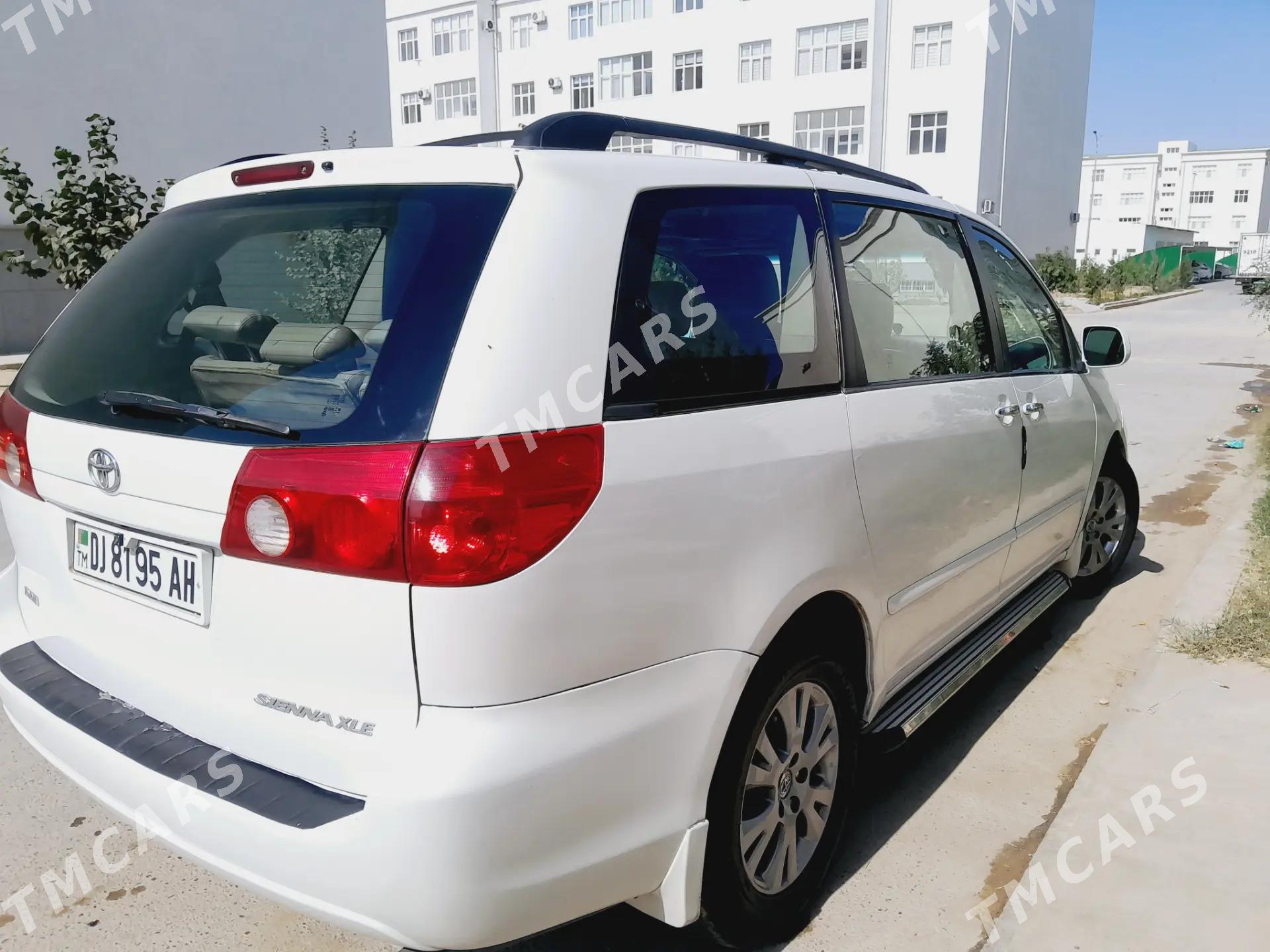 Toyota Sienna 2010 - 215 000 TMT - Теджен - img 2