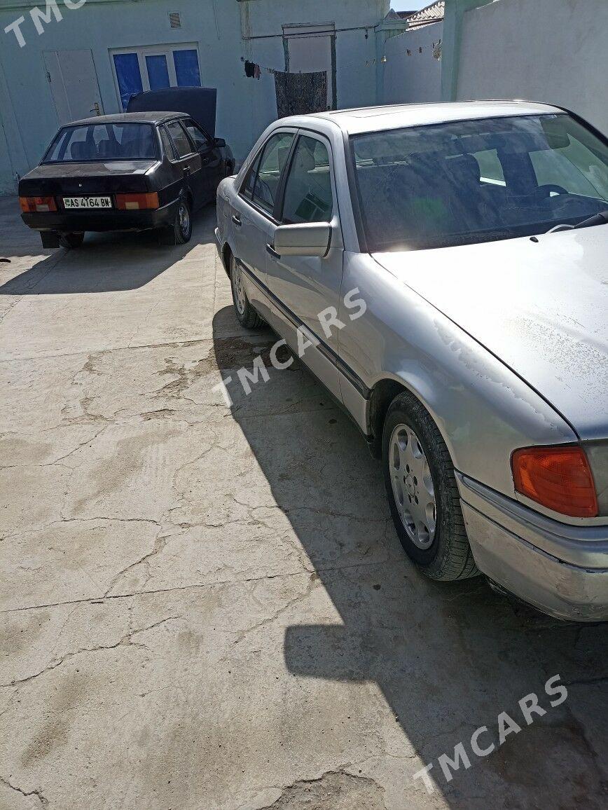 Mercedes-Benz 230E 1993 - 32 000 TMT - Балканабат - img 3